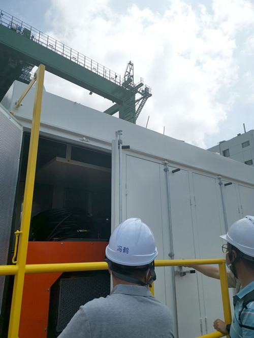 5877XF0VRUXY%EAMGS882